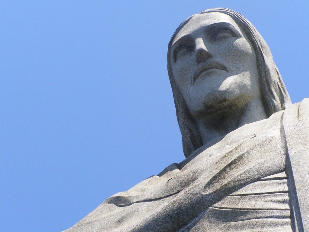 Se o Papa é argentino e Deus é brasileiro, o Cristo com certeza é carioca.